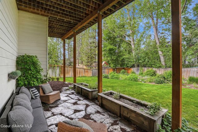 3827 E BELLERIVE LN, Spokane, WA 99223