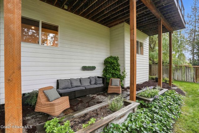 3827 E BELLERIVE LN, Spokane, WA 99223