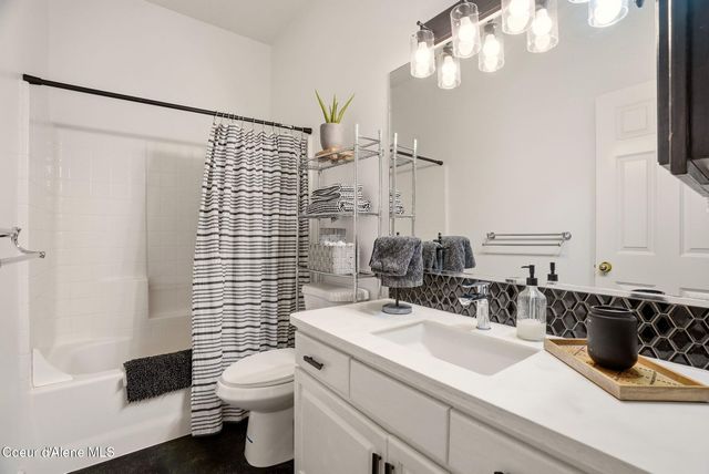 3827 E BELLERIVE LN, Spokane, WA 99223