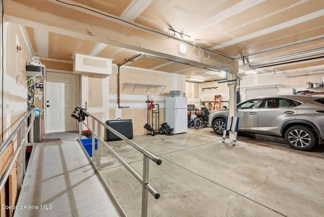 3827 E BELLERIVE LN, Spokane, WA 99223