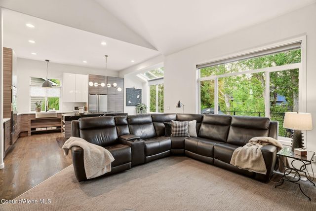 3827 E BELLERIVE LN, Spokane, WA 99223