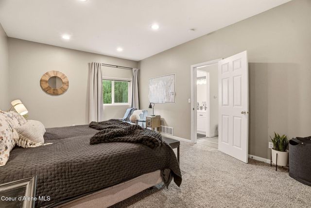 3827 E BELLERIVE LN, Spokane, WA 99223