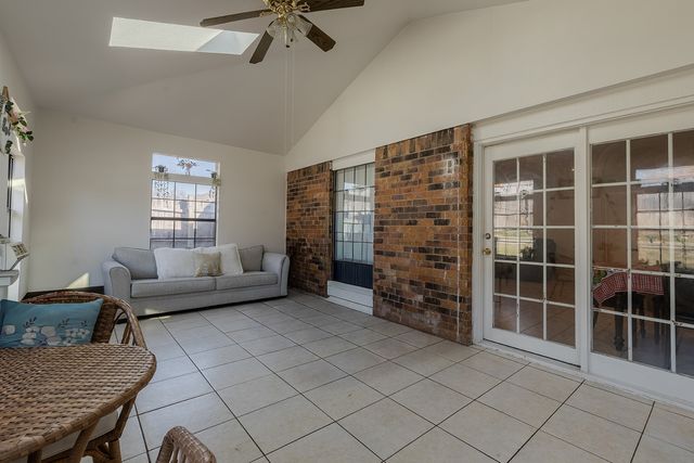 2721 W Oakdale Road, Irving, TX 75060