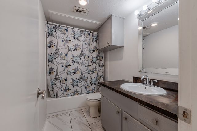 2721 W Oakdale Road, Irving, TX 75060