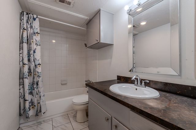 2721 W Oakdale Road, Irving, TX 75060