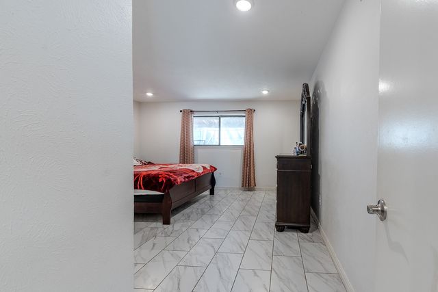 2721 W Oakdale Road, Irving, TX 75060