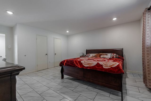 2721 W Oakdale Road, Irving, TX 75060