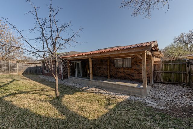 2721 W Oakdale Road, Irving, TX 75060