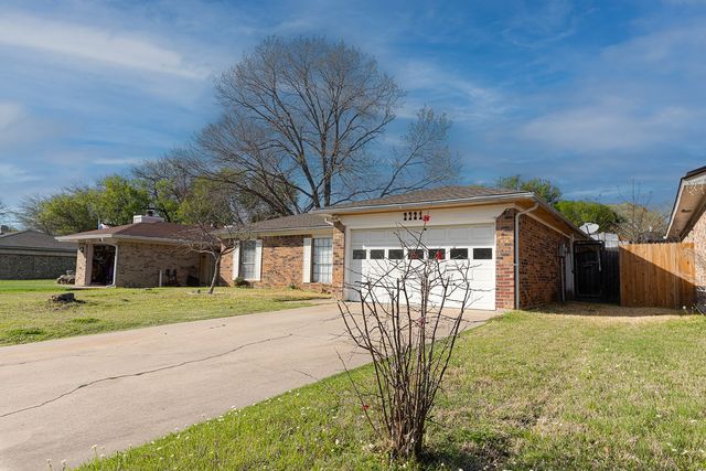2721 W Oakdale Road, Irving, TX 75060