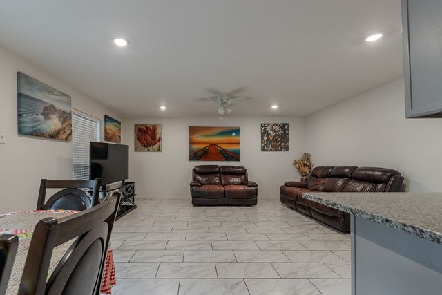 2721 W Oakdale Road, Irving, TX 75060