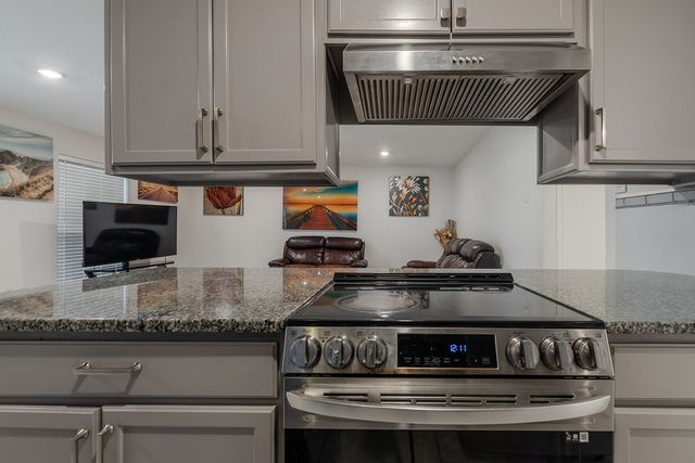 2721 W Oakdale Road, Irving, TX 75060