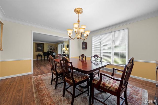 11631 Fallbrook Drive, Town And Country, MO 63131