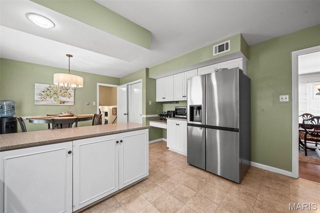 11631 Fallbrook Drive, Town And Country, MO 63131