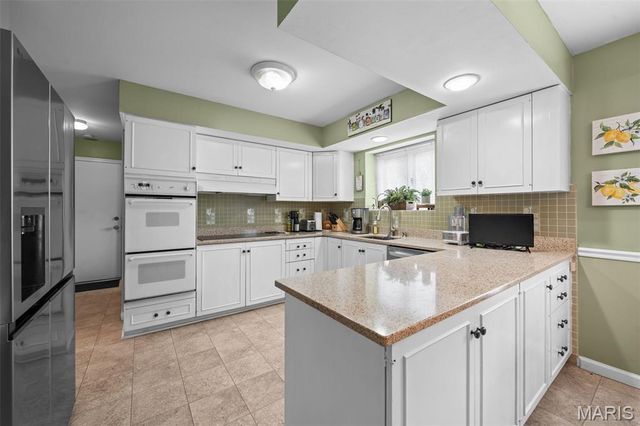 11631 Fallbrook Drive, Town And Country, MO 63131