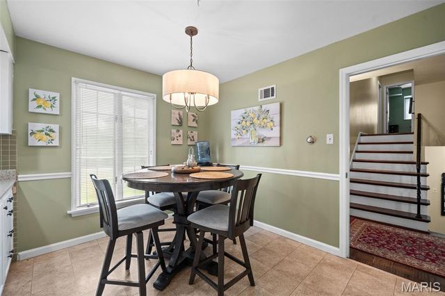 11631 Fallbrook Drive, Town And Country, MO 63131