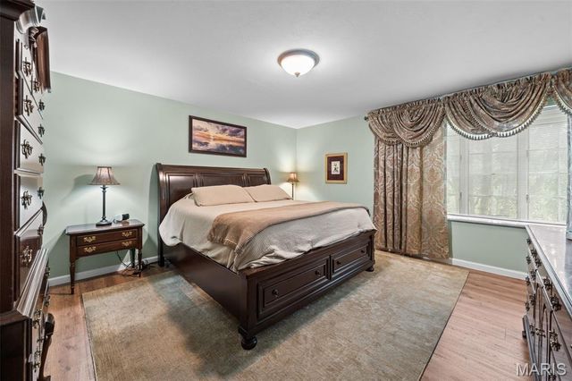 11631 Fallbrook Drive, Town And Country, MO 63131