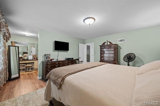 11631 Fallbrook Drive, Town And Country, MO 63131