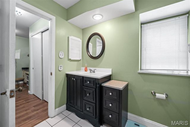 11631 Fallbrook Drive, Town And Country, MO 63131