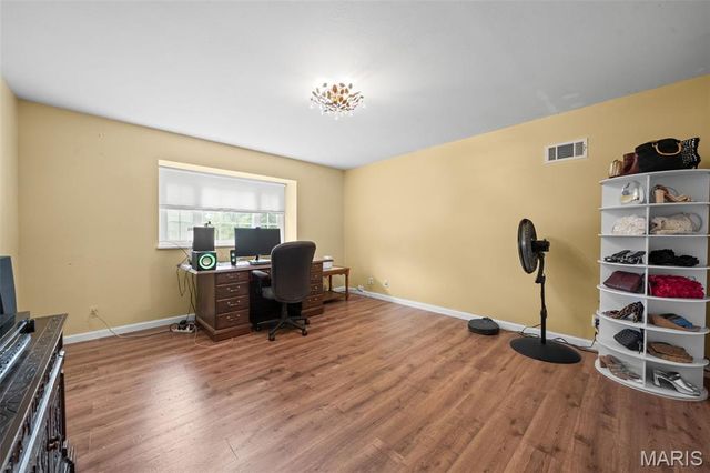 11631 Fallbrook Drive, Town And Country, MO 63131