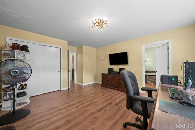 11631 Fallbrook Drive, Town And Country, MO 63131