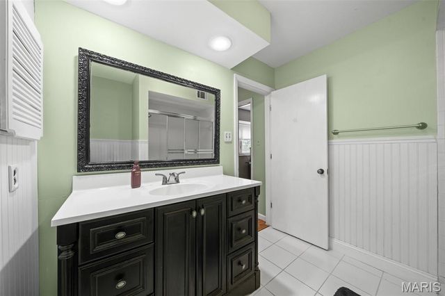 11631 Fallbrook Drive, Town And Country, MO 63131