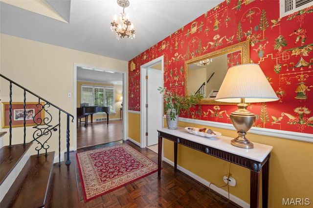 11631 Fallbrook Drive, Town And Country, MO 63131