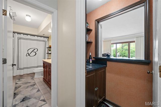 11631 Fallbrook Drive, Town And Country, MO 63131