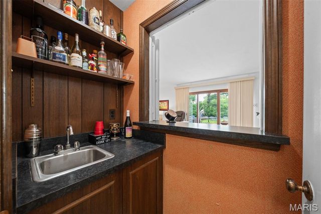 11631 Fallbrook Drive, Town And Country, MO 63131