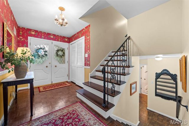11631 Fallbrook Drive, Town And Country, MO 63131