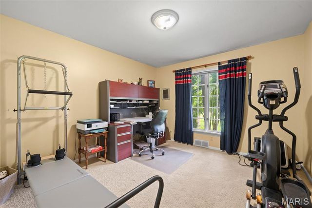 11631 Fallbrook Drive, Town And Country, MO 63131