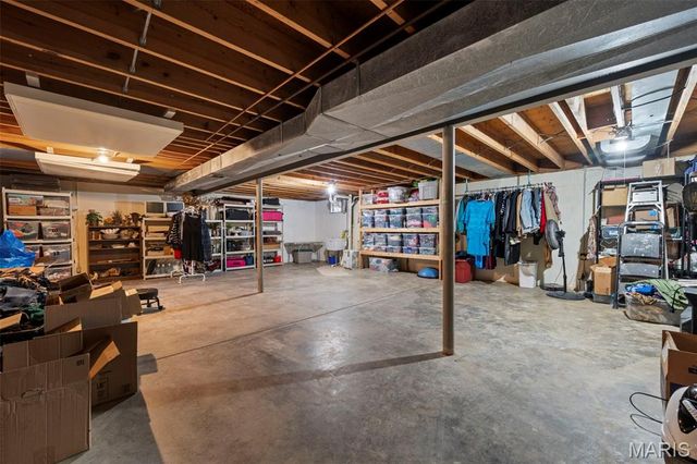 11631 Fallbrook Drive, Town And Country, MO 63131