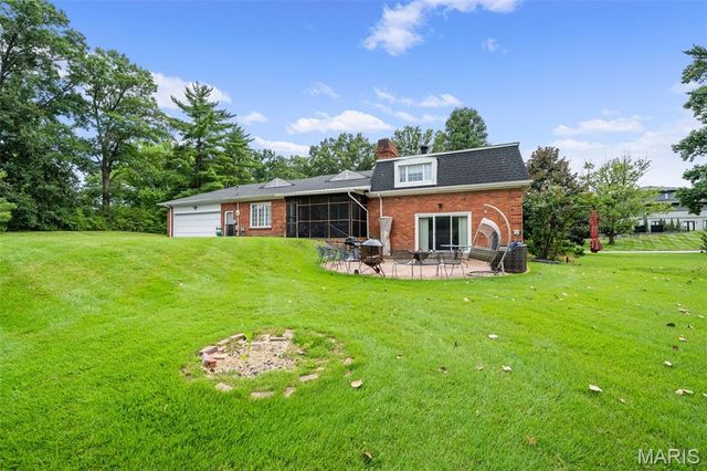 11631 Fallbrook Drive, Town And Country, MO 63131