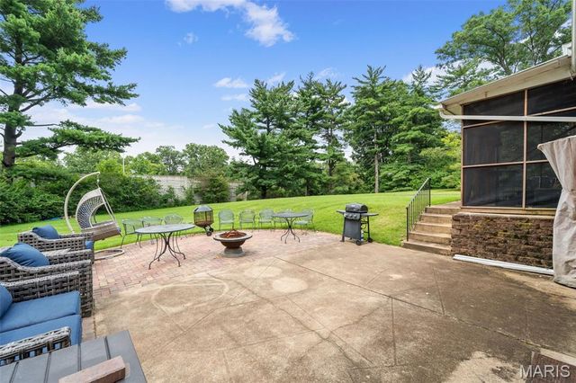 11631 Fallbrook Drive, Town And Country, MO 63131