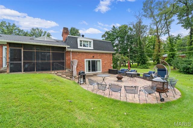 11631 Fallbrook Drive, Town And Country, MO 63131