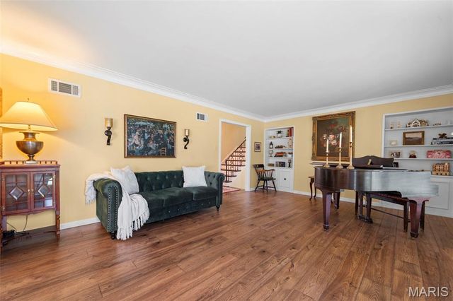 11631 Fallbrook Drive, Town And Country, MO 63131