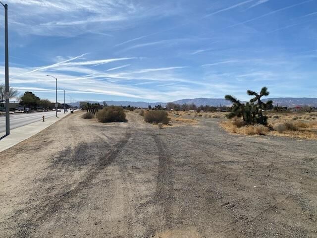 10th Stw Pav Vic Ave L2, Lancaster, CA 93534