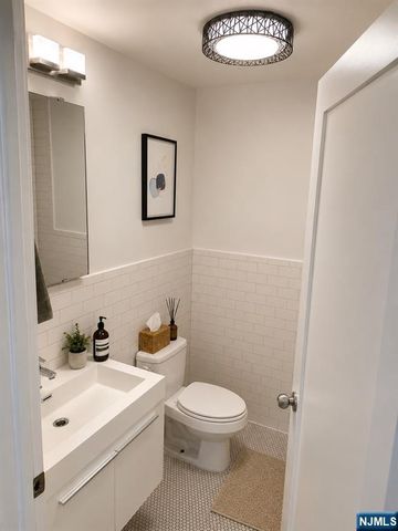 226 Park Avenue 1, Hoboken, NJ 07030