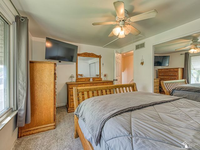 19043 Hyde Park Drive, Woodhaven, MI 48183