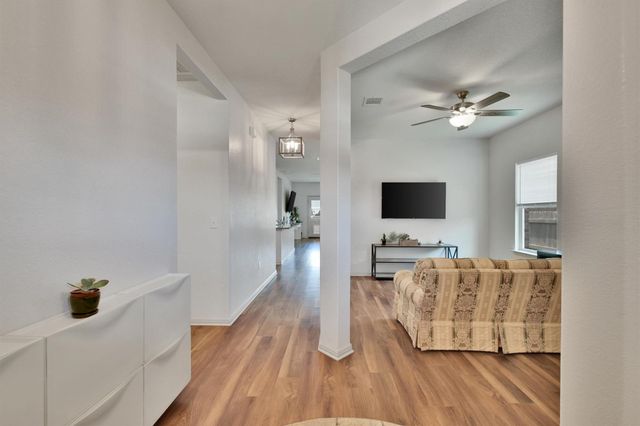 324 Shiner LN, Georgetown, TX 78626