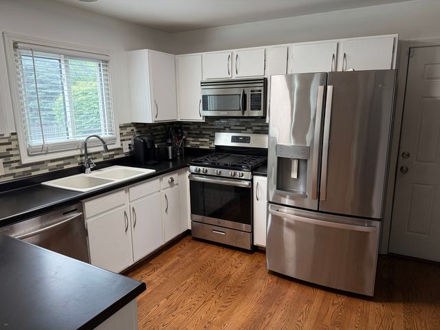 2013 Liberty Lane, Gurnee, IL 60031
