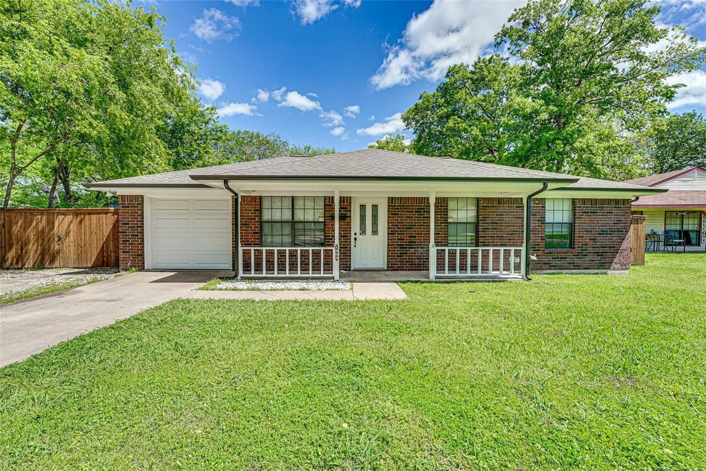 1809 S Clay Street, Kaufman, TX 75142