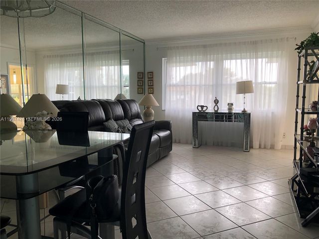 4806 NW 36th Street 607, Lauderdale Lakes, FL 33319