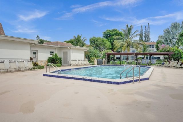 4806 NW 36th Street 607, Lauderdale Lakes, FL 33319