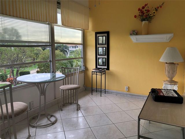 4806 NW 36th Street 607, Lauderdale Lakes, FL 33319