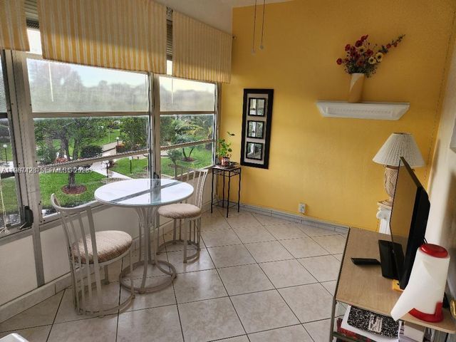 4806 NW 36th Street 607, Lauderdale Lakes, FL 33319