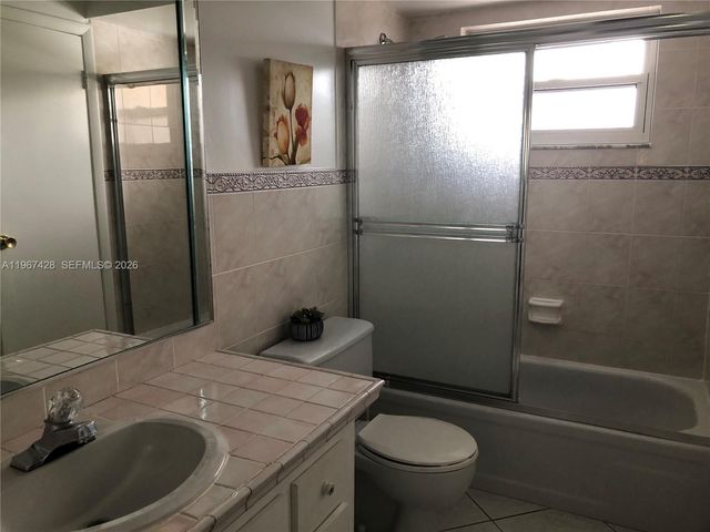 4806 NW 36th Street 607, Lauderdale Lakes, FL 33319