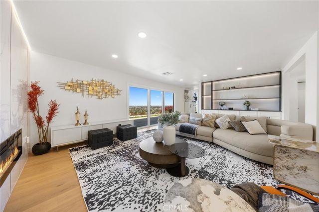 12284 Circula Panorama, Santa Ana, CA 92705