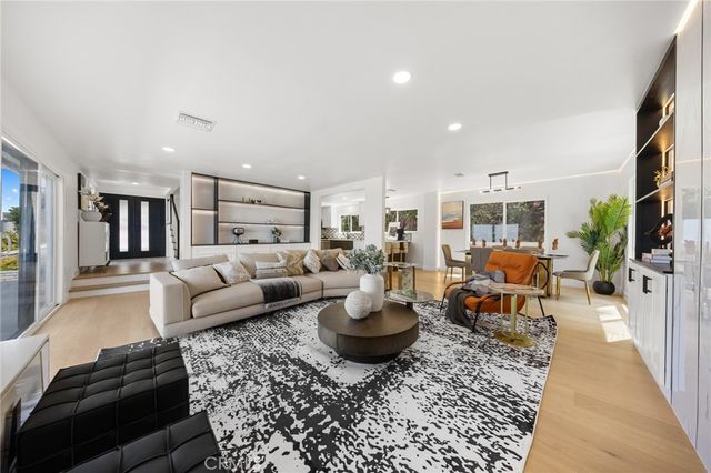 12284 Circula Panorama, Santa Ana, CA 92705