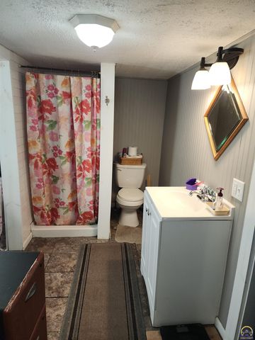 12279 S Docking RD, Burlingame, KS 66413