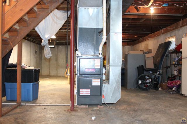 12279 S Docking RD, Burlingame, KS 66413